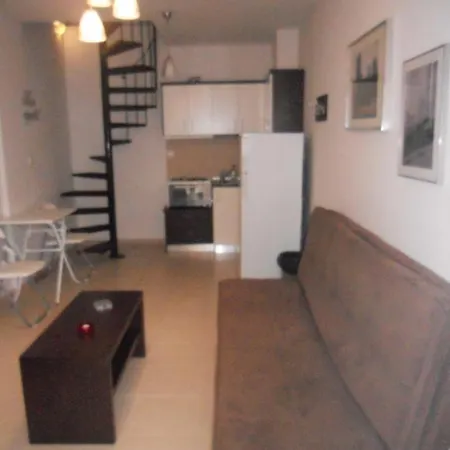 Ameris & Apartment Neos Marmaras