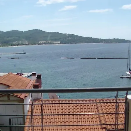 Ameris & * Néosz Marmarász