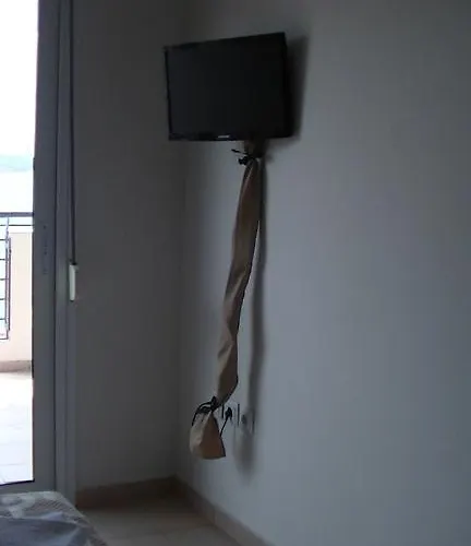 Ameris & Neos Marmaras