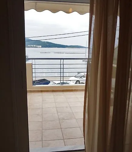 Ameris & Neos Marmaras