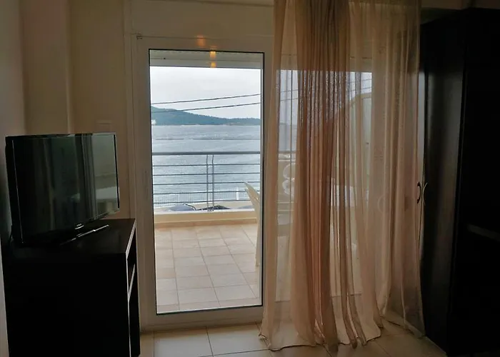 Ameris & Néos Marmarás