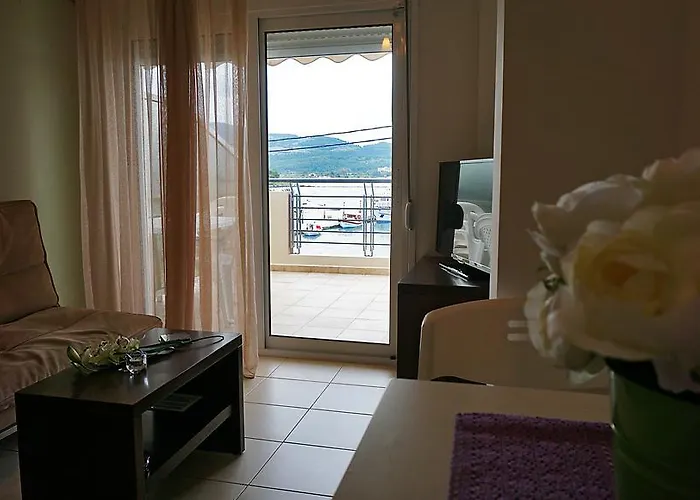 Ameris & Neos Marmaras