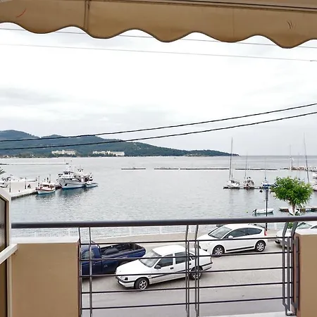 Ameris & Apartament Neos Marmaras